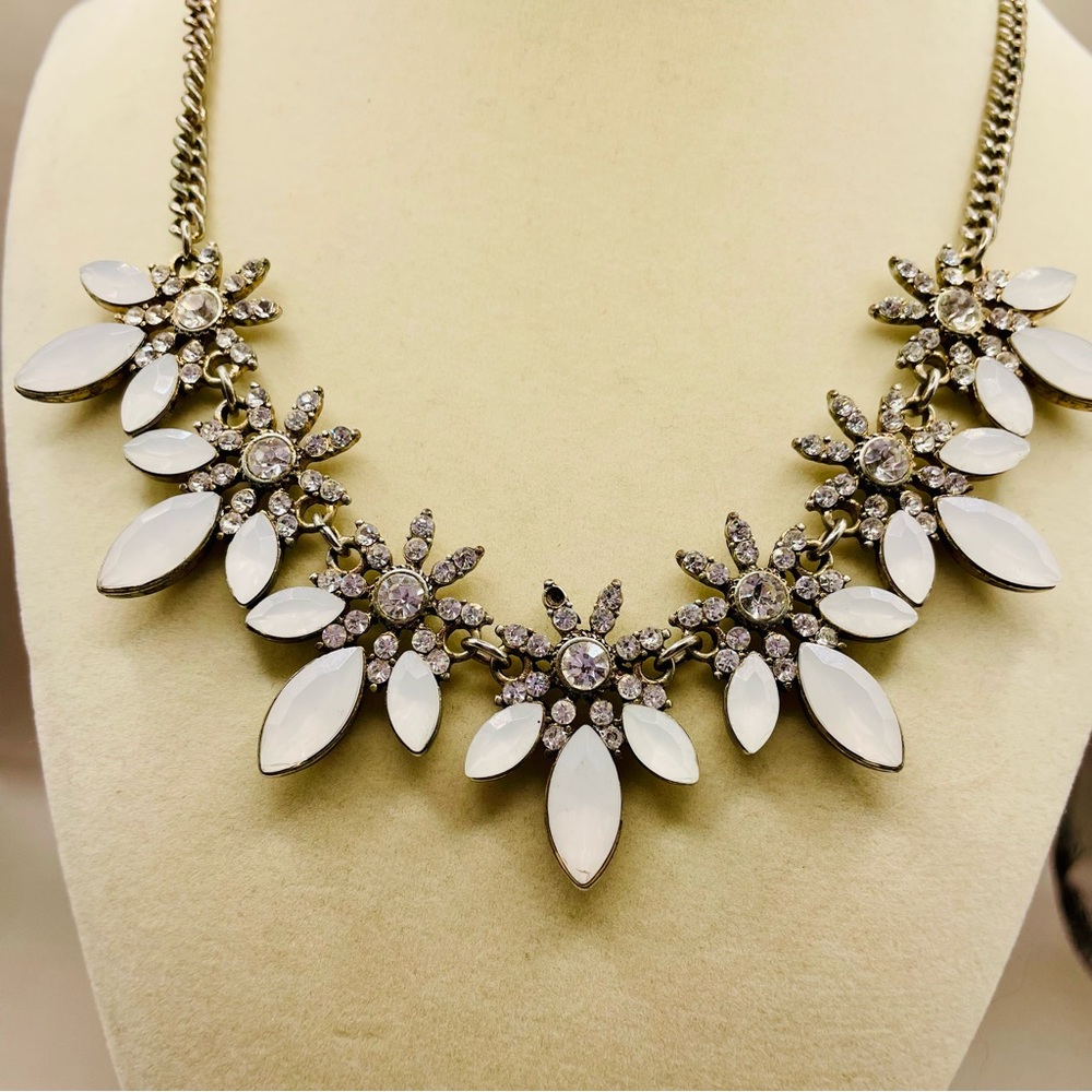 Vintage rhinestone floral statement necklace w/ white gemstone leaves. Romantic